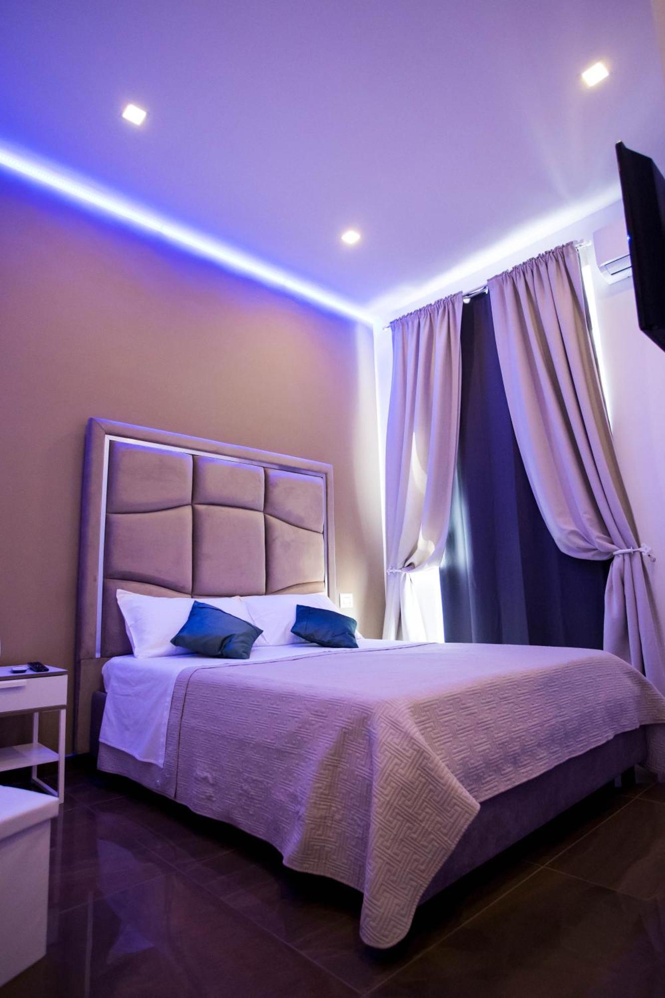 Palazzo 15 Napoli Bed & Breakfast ภายนอก รูปภาพ