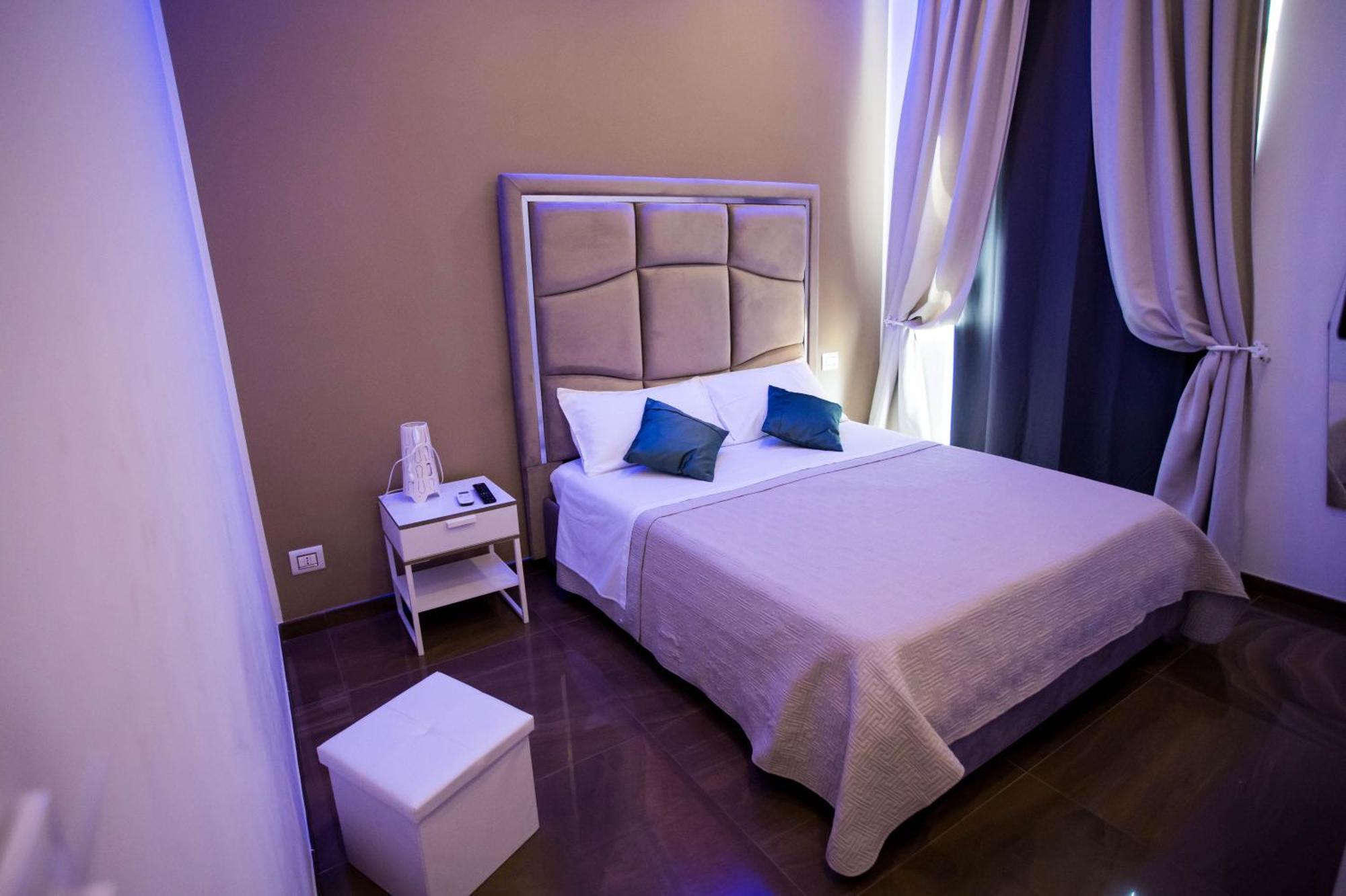 Palazzo 15 Napoli Bed & Breakfast ภายนอก รูปภาพ