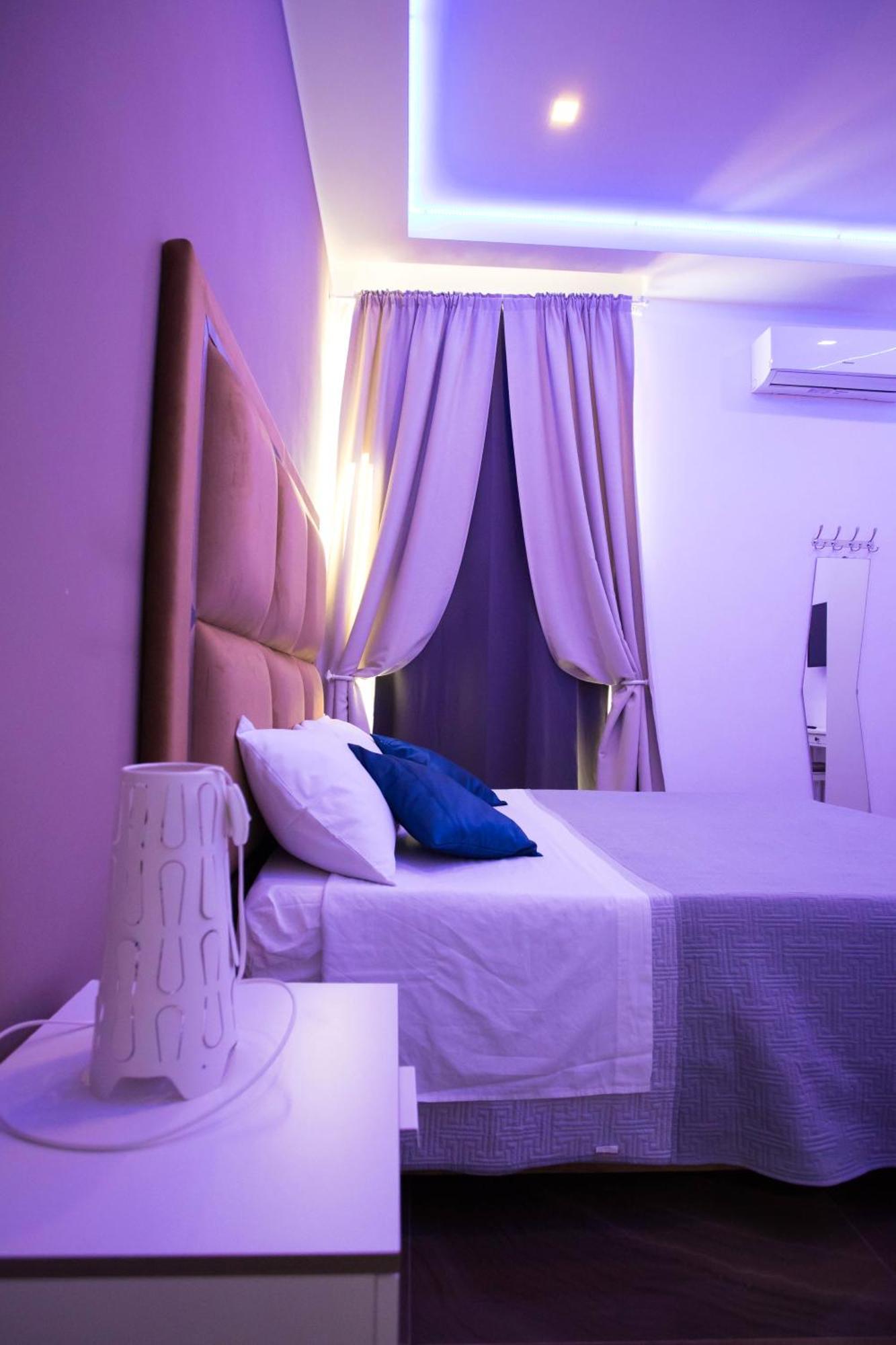 Palazzo 15 Napoli Bed & Breakfast ภายนอก รูปภาพ