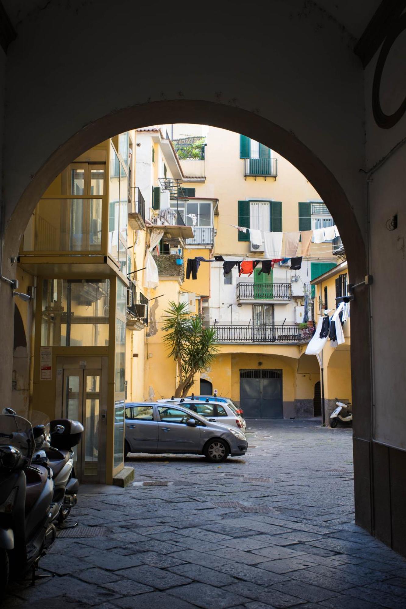 Palazzo 15 Napoli Bed & Breakfast ภายนอก รูปภาพ