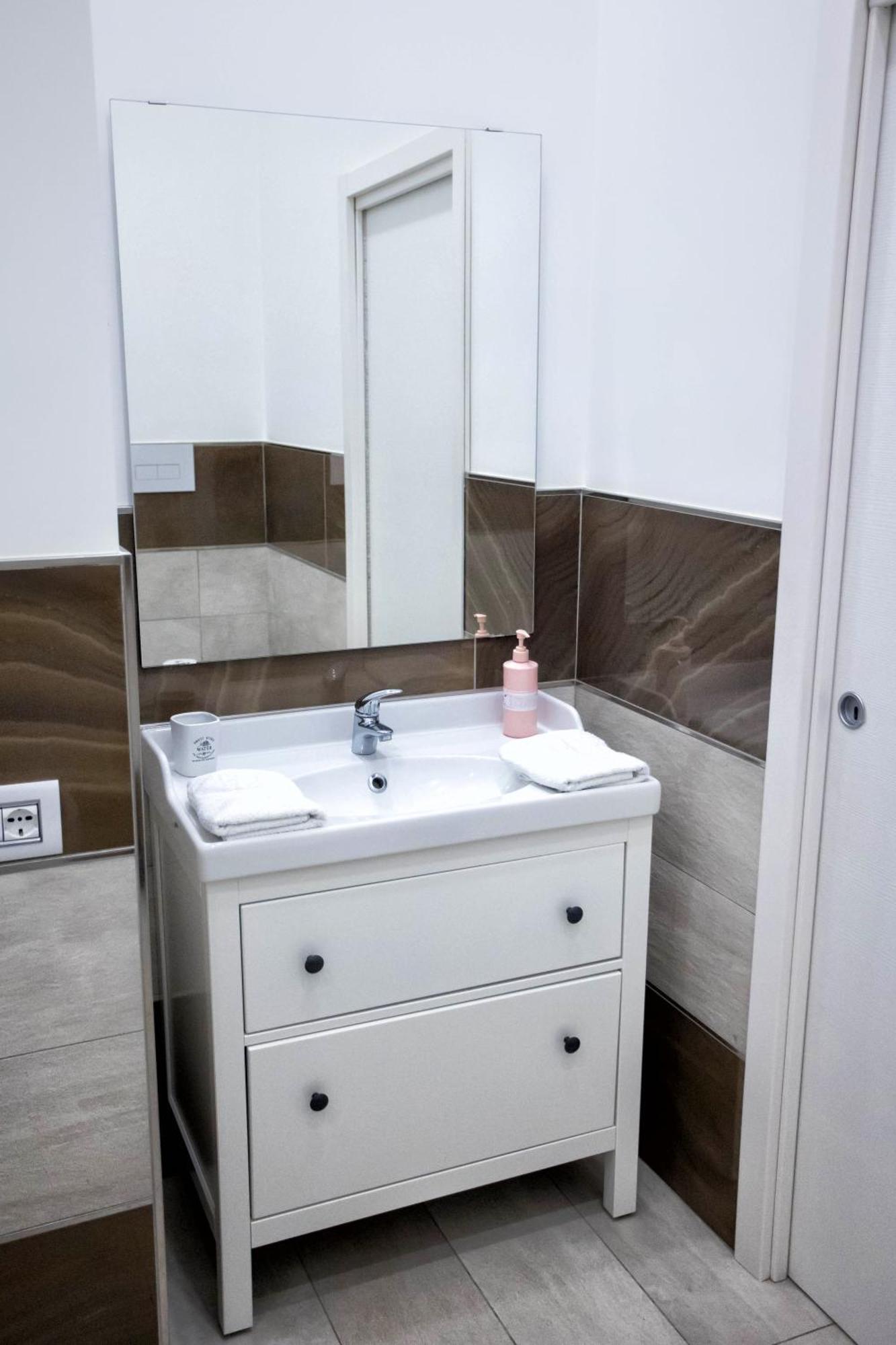 Palazzo 15 Napoli Bed & Breakfast ภายนอก รูปภาพ