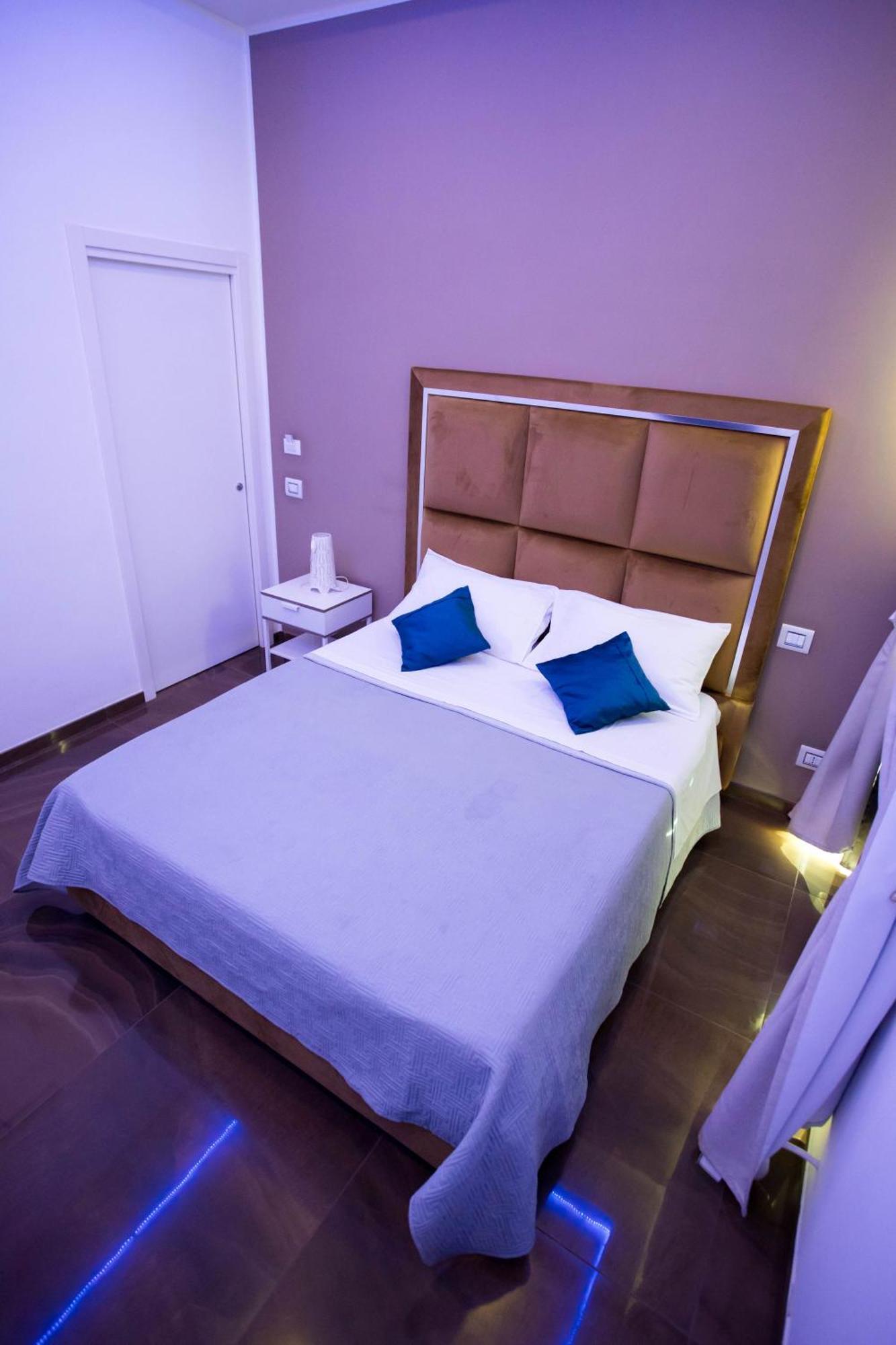 Palazzo 15 Napoli Bed & Breakfast ภายนอก รูปภาพ