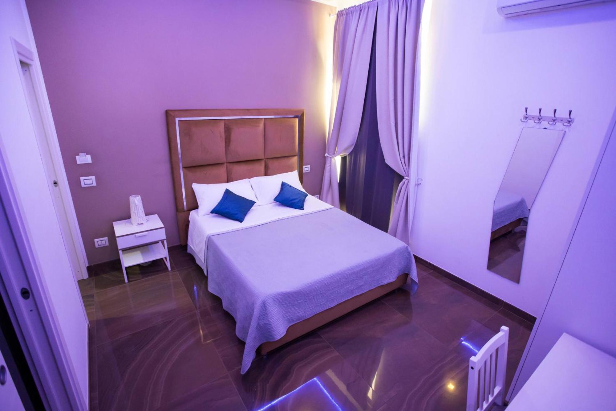 Palazzo 15 Napoli Bed & Breakfast ภายนอก รูปภาพ